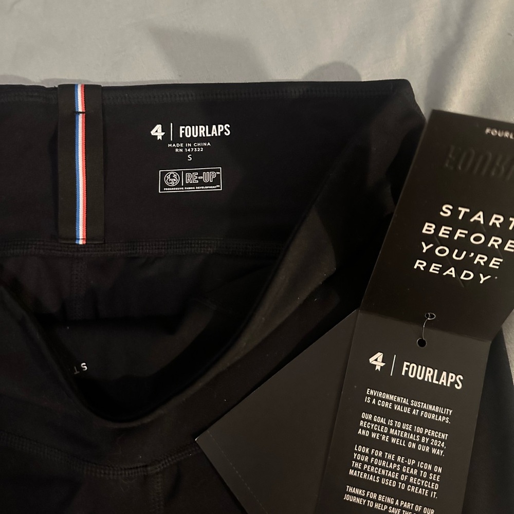 Fourlaps Black contour leggings, NWT, small